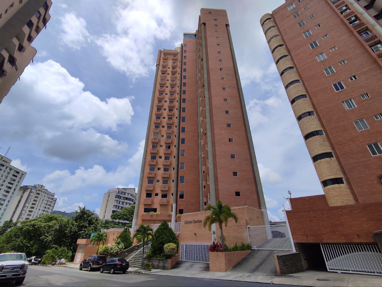 277240 VENTA ESPECTACULAR PENT HOUSE 3 niveles 800m2, Urbanización El Bosque. valencia, estado carab
