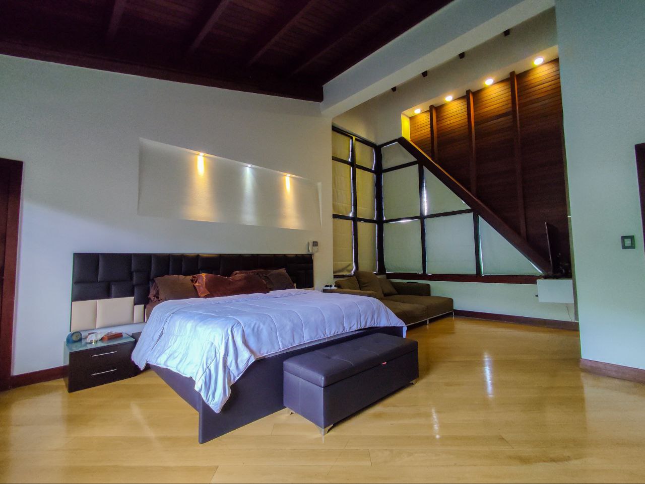 264435  En Venta  Espectacular casa con piscina en El Solar, Guataparo, Valencia. Venezuela