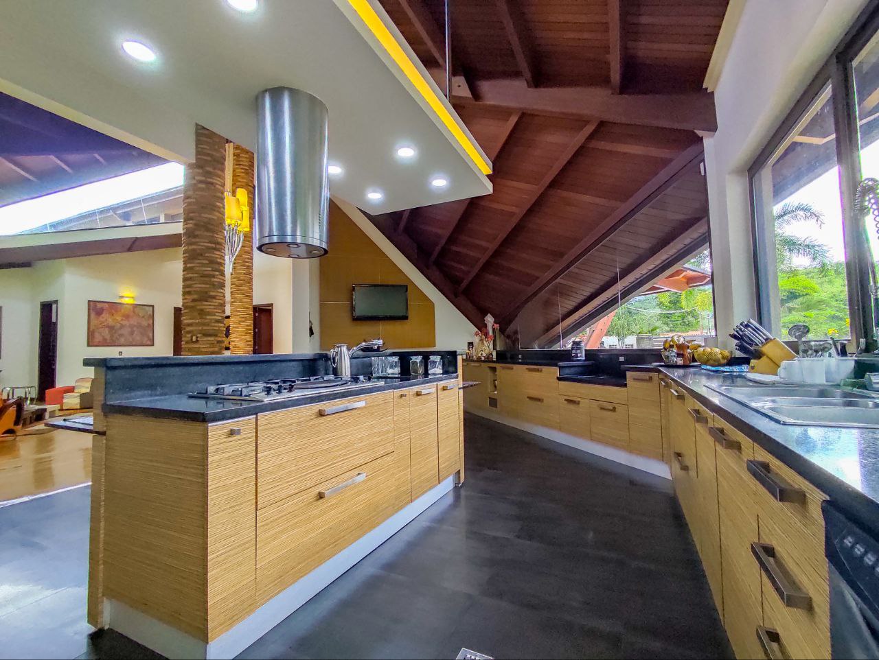 264435  En Venta  Espectacular casa con piscina en El Solar, Guataparo, Valencia. Venezuela